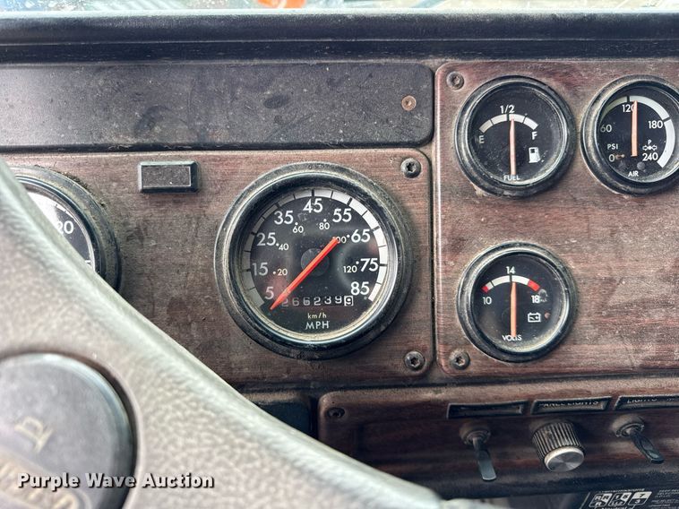 image for item DH9876 1998 Freightliner FLD dump truck