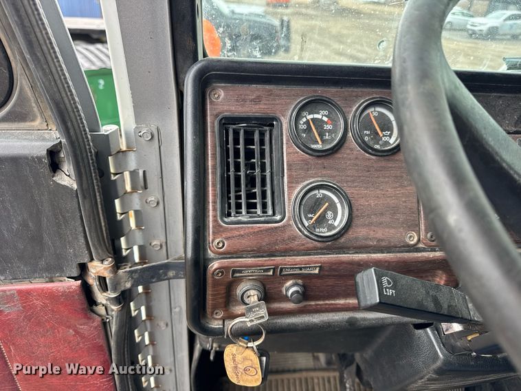 image for item DH9876 1998 Freightliner FLD dump truck