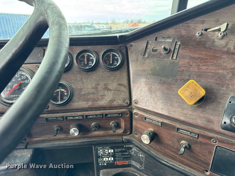 image for item DH9876 1998 Freightliner FLD dump truck