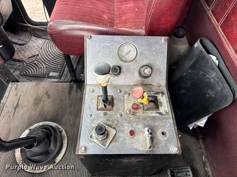 image for item DH9876 1998 Freightliner FLD dump truck