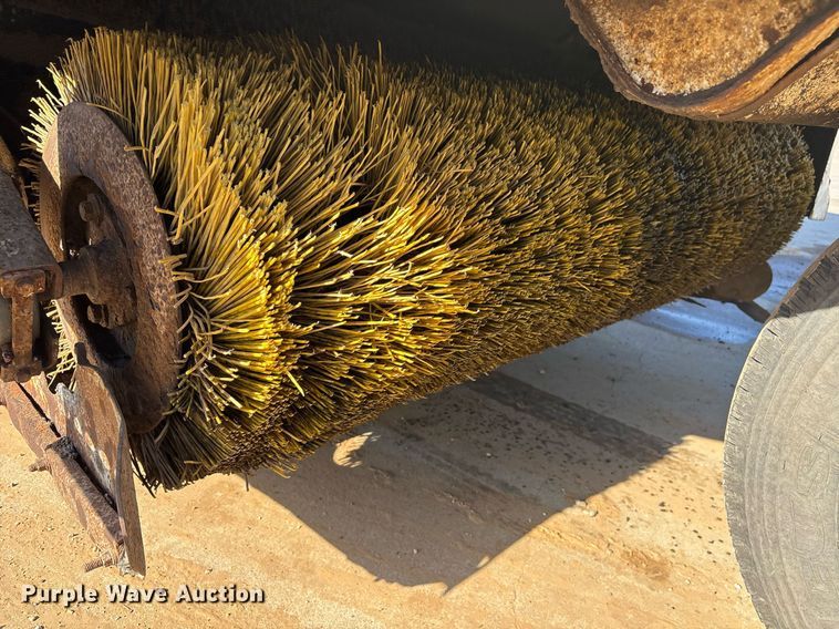 image for item DM1892 1997 Elgin Pelican Series SE street sweeper