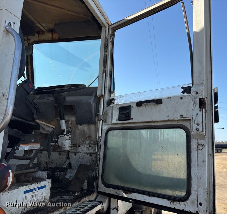 image for item DM1892 1997 Elgin Pelican Series SE street sweeper