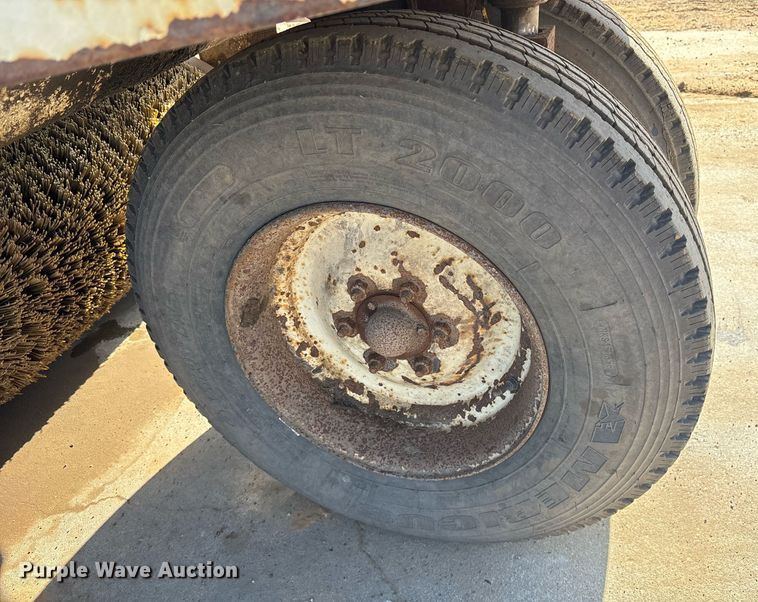 image for item DM1892 1997 Elgin Pelican Series SE street sweeper