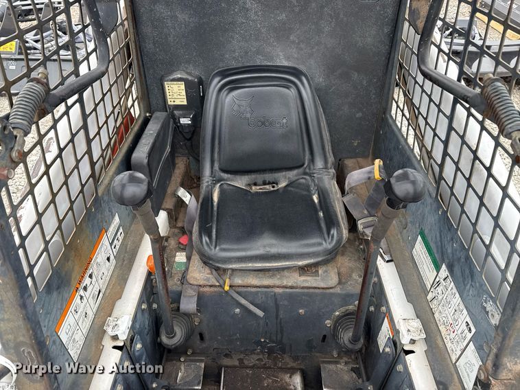 image for item DM5600 1998 Bobcat 863 skid steer loader