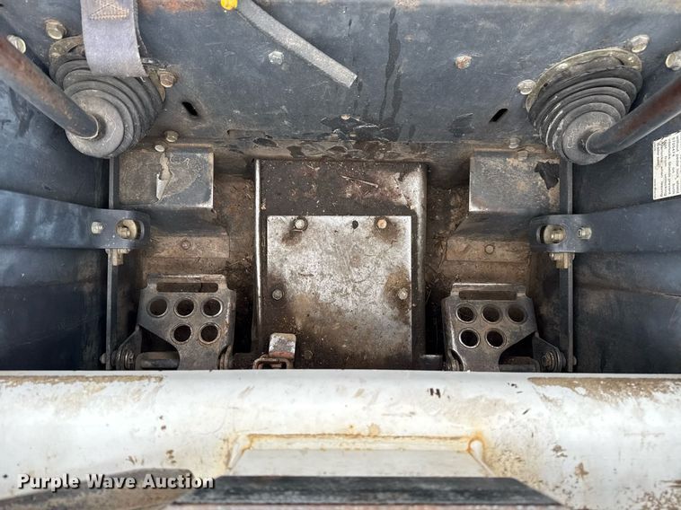 image for item DM5600 1998 Bobcat 863 skid steer loader