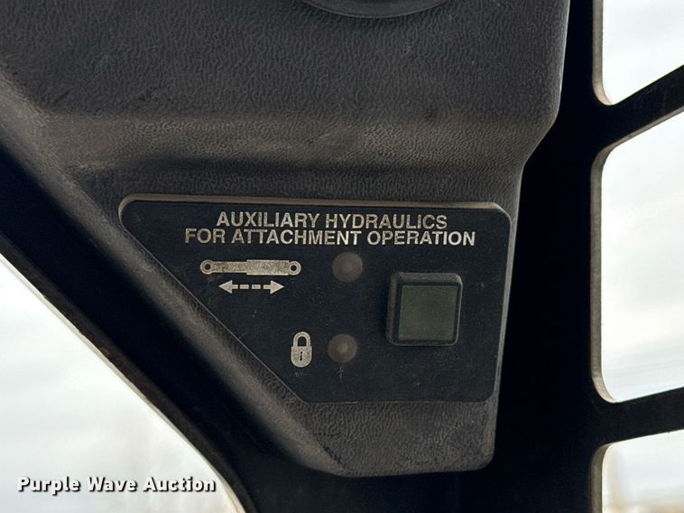 image for item DM5600 1998 Bobcat 863 skid steer loader