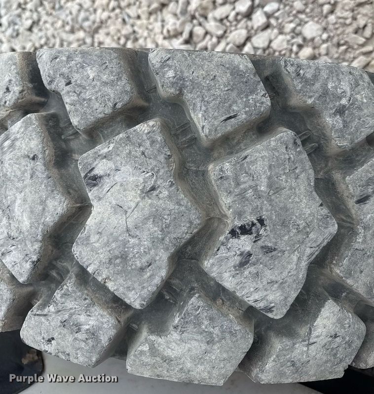 image for item DM5600 1998 Bobcat 863 skid steer loader