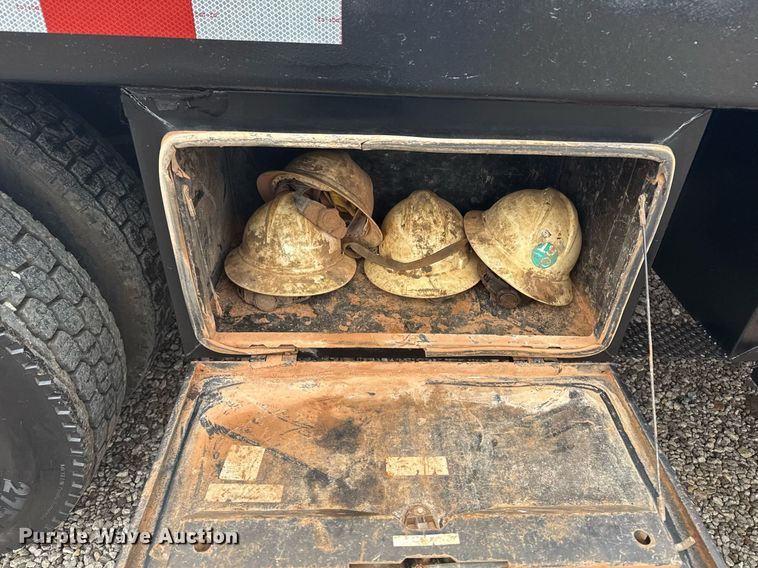 image for item DM5604 2008 Kenworth T300 winch truck