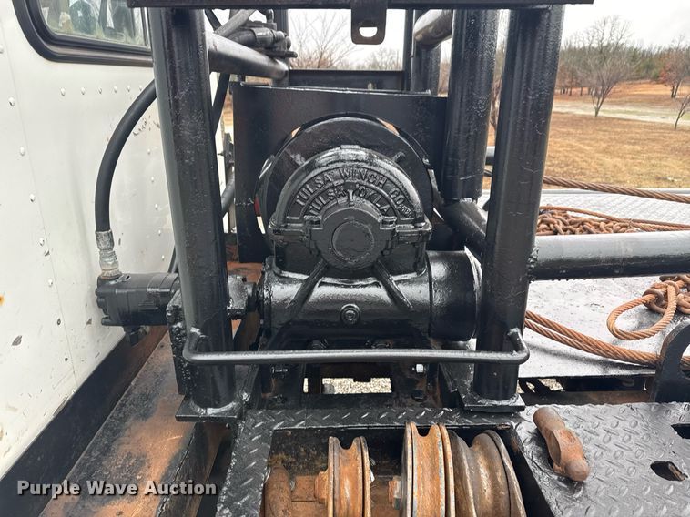 image for item DM5604 2008 Kenworth T300 winch truck