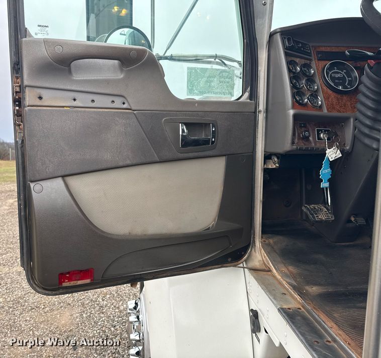 image for item DM5604 2008 Kenworth T300 winch truck