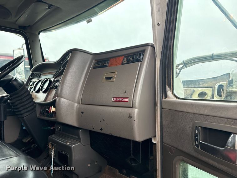 image for item DM5604 2008 Kenworth T300 winch truck