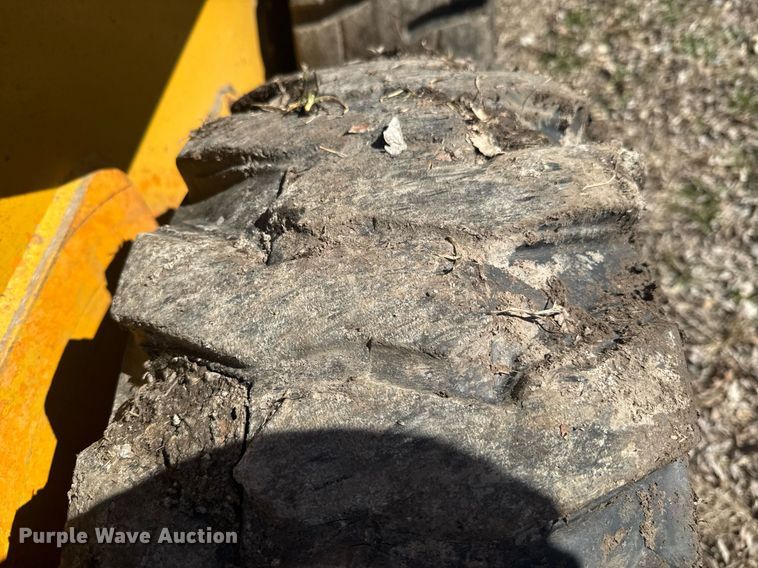 image for item DO0452 1997 Daewoo DSL 801 skid steer loader