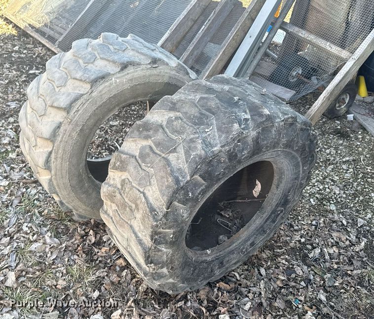 image for item DO0452 1997 Daewoo DSL 801 skid steer loader