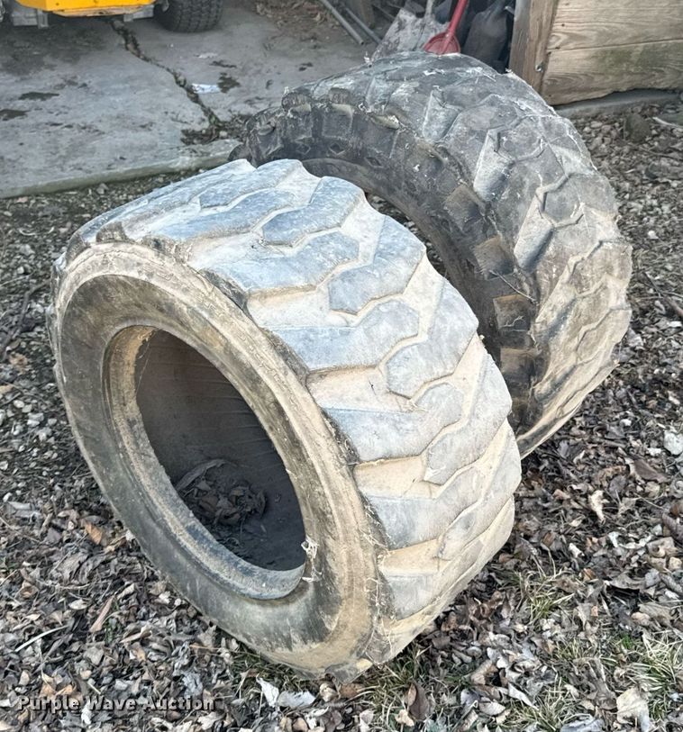 image for item DO0452 1997 Daewoo DSL 801 skid steer loader