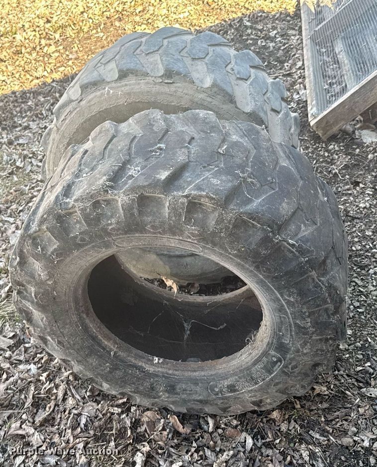 image for item DO0452 1997 Daewoo DSL 801 skid steer loader