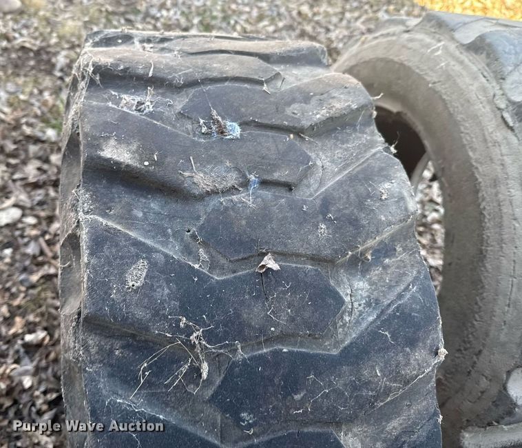 image for item DO0452 1997 Daewoo DSL 801 skid steer loader