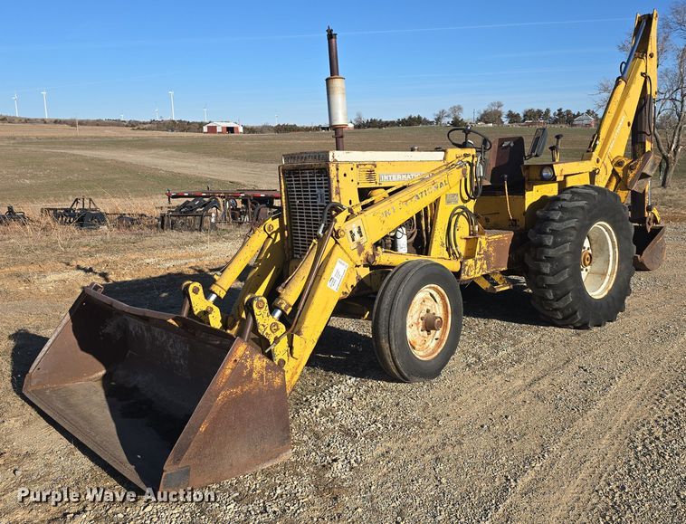 image for item DO7845 International Harvester 3514 backhoe