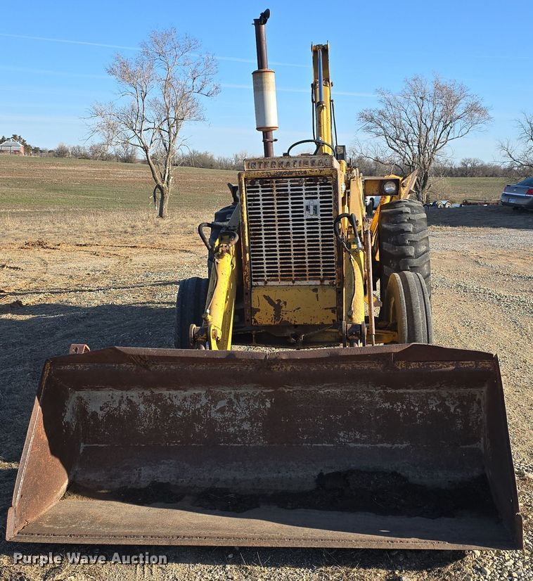 image for item DO7845 International Harvester 3514 backhoe