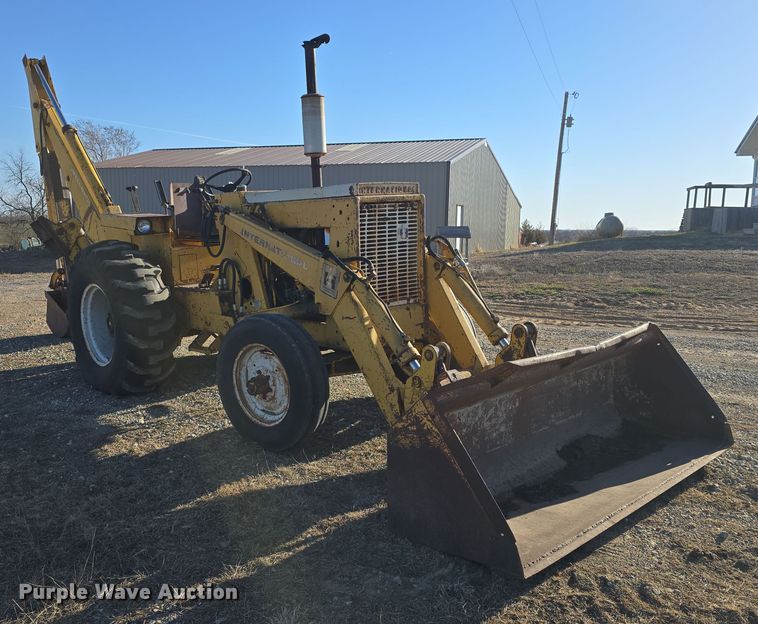 image for item DO7845 International Harvester 3514 backhoe