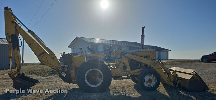 image for item DO7845 International Harvester 3514 backhoe