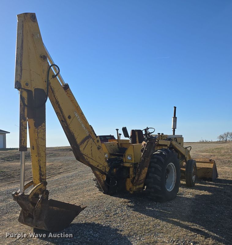 image for item DO7845 International Harvester 3514 backhoe