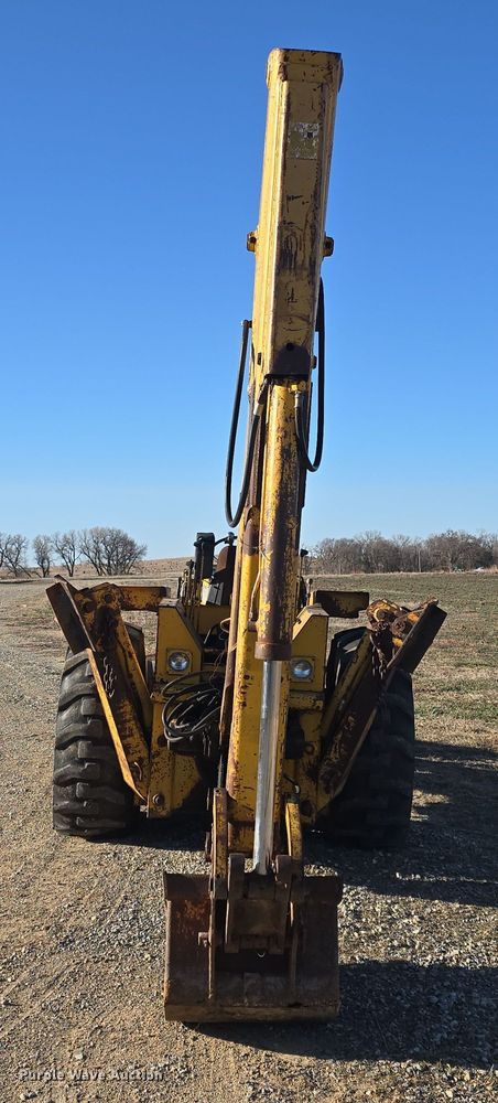 image for item DO7845 International Harvester 3514 backhoe