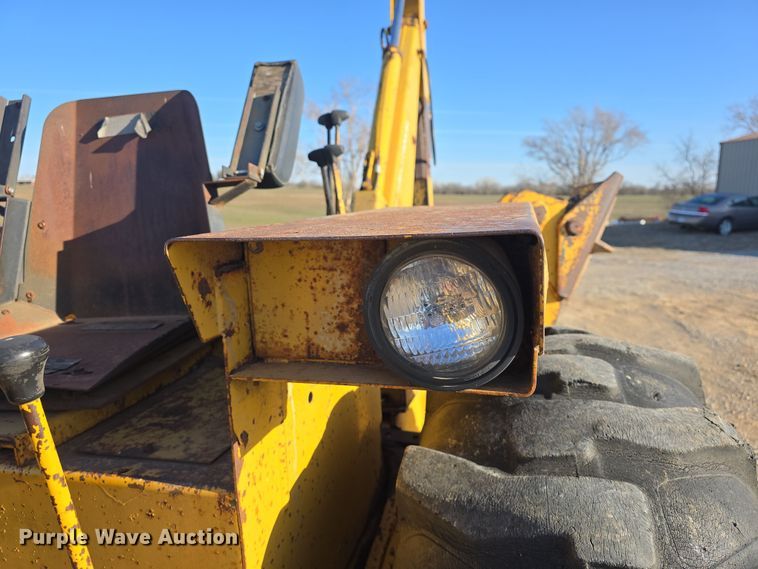 image for item DO7845 International Harvester 3514 backhoe
