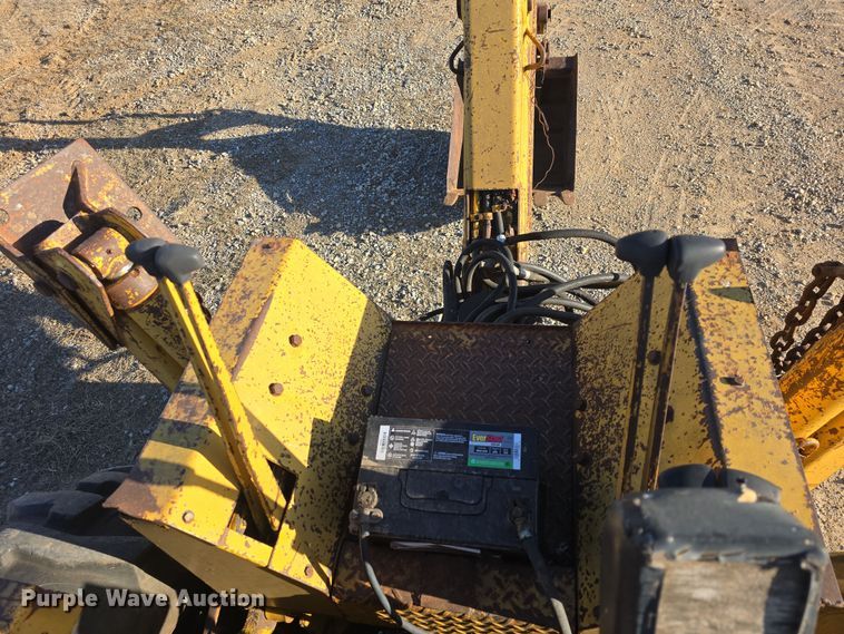 image for item DO7845 International Harvester 3514 backhoe