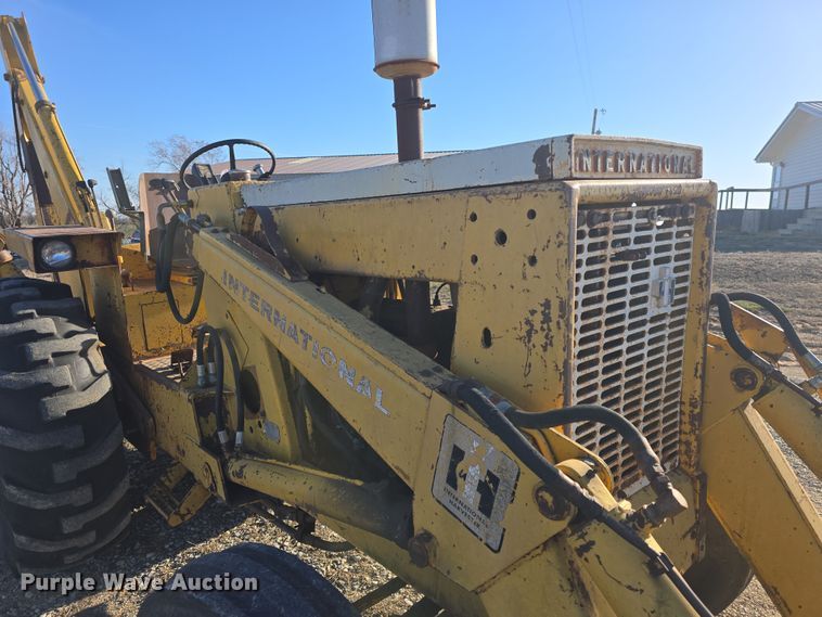 image for item DO7845 International Harvester 3514 backhoe