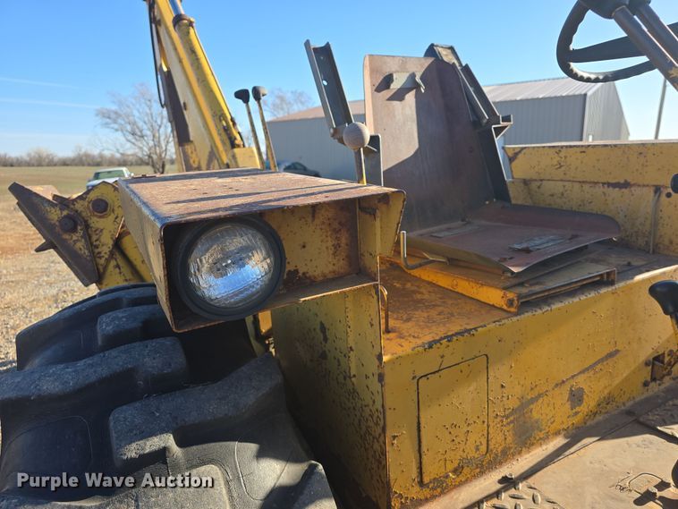 image for item DO7845 International Harvester 3514 backhoe