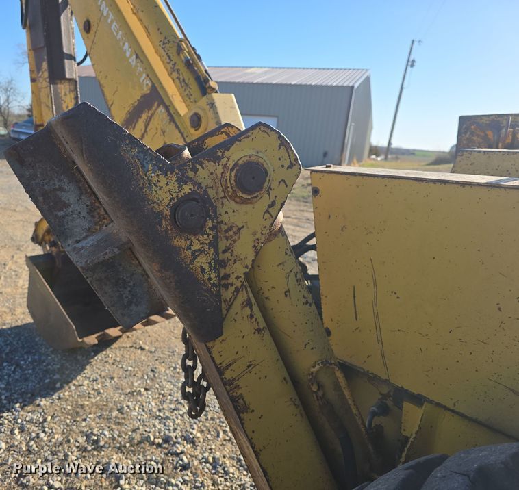 image for item DO7845 International Harvester 3514 backhoe