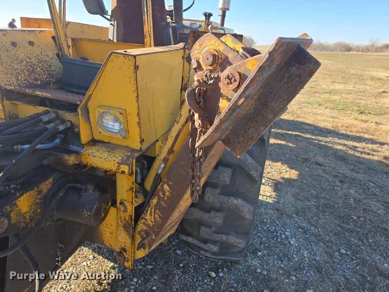 image for item DO7845 International Harvester 3514 backhoe