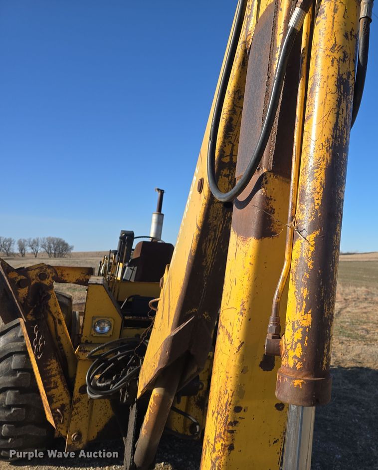 image for item DO7845 International Harvester 3514 backhoe