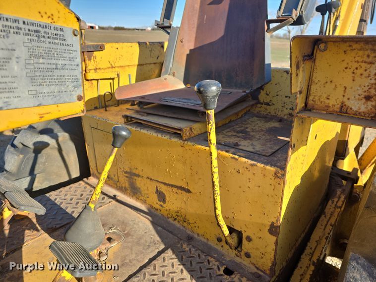 image for item DO7845 International Harvester 3514 backhoe