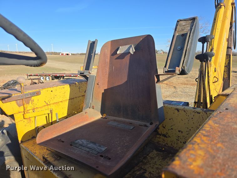 image for item DO7845 International Harvester 3514 backhoe