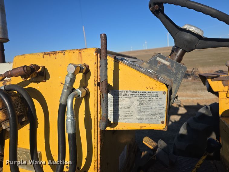 image for item DO7845 International Harvester 3514 backhoe