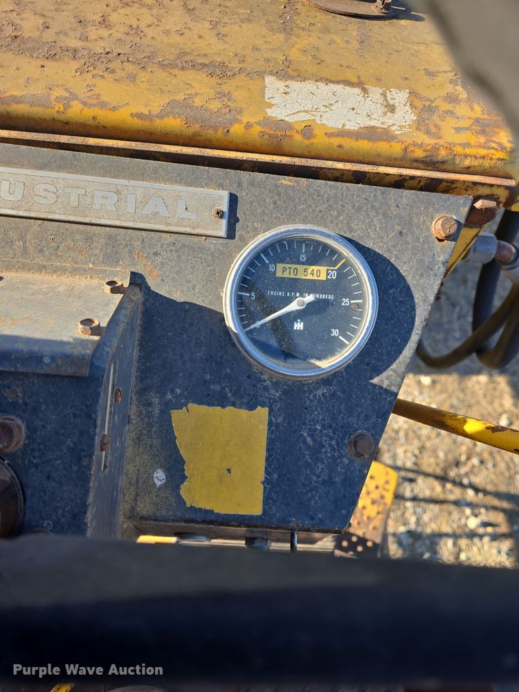 image for item DO7845 International Harvester 3514 backhoe