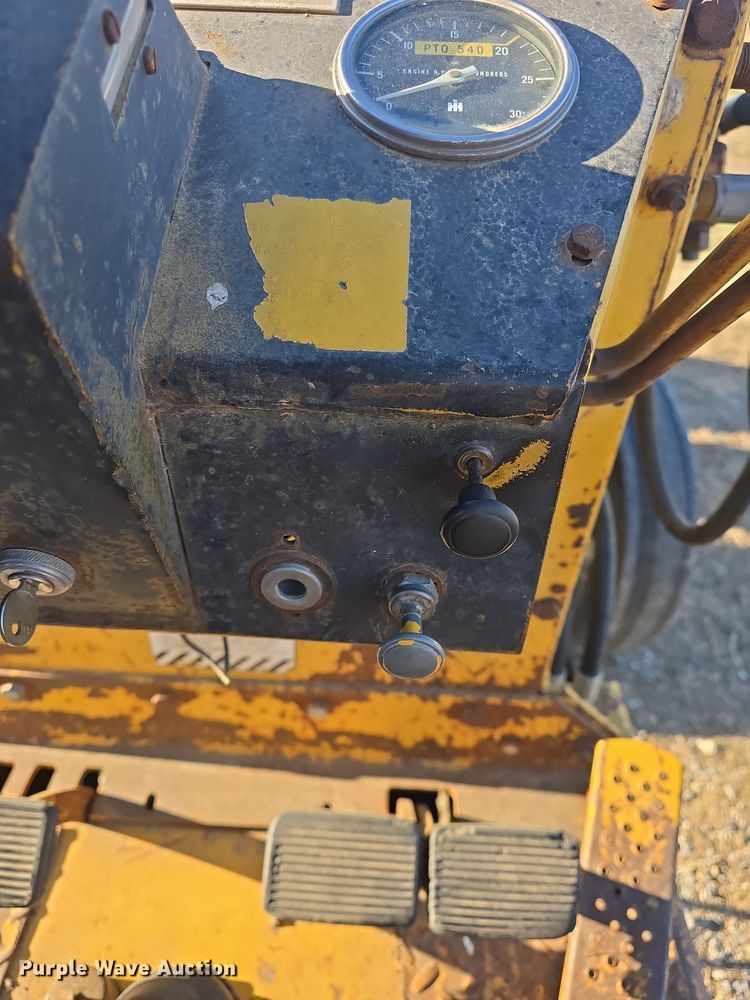 image for item DO7845 International Harvester 3514 backhoe