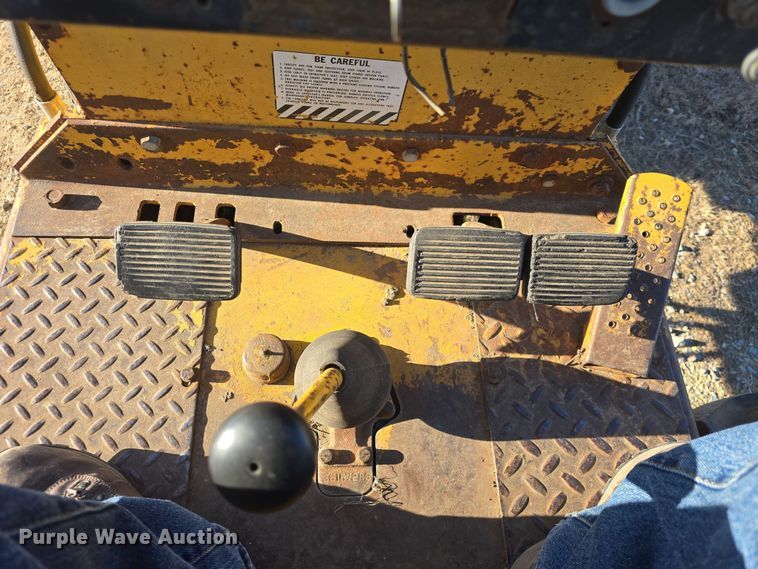 image for item DO7845 International Harvester 3514 backhoe