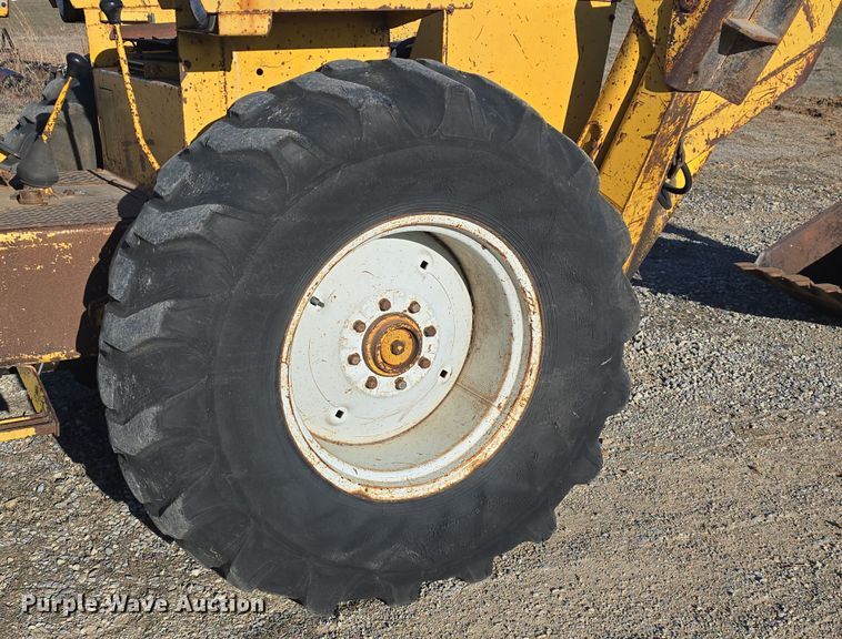 image for item DO7845 International Harvester 3514 backhoe