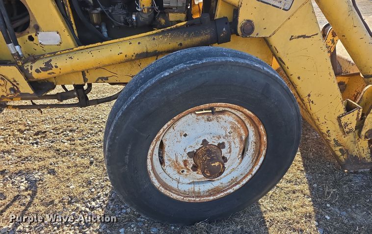 image for item DO7845 International Harvester 3514 backhoe