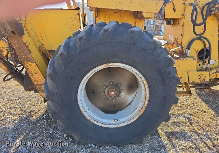 image for item DO7845 International Harvester 3514 backhoe