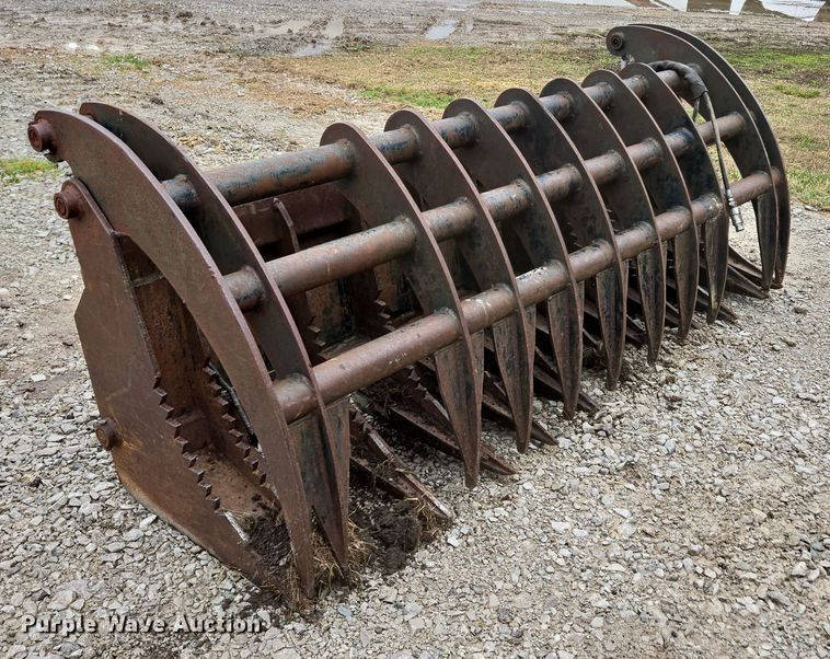 image for item DP6199 Skid steer grapple bucket