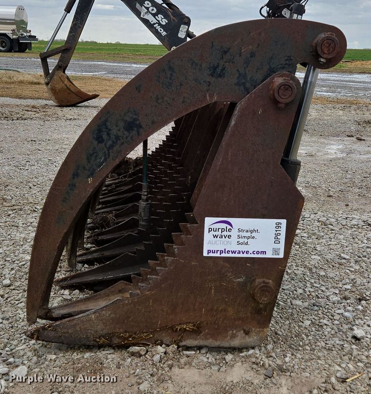 image for item DP6199 Skid steer grapple bucket