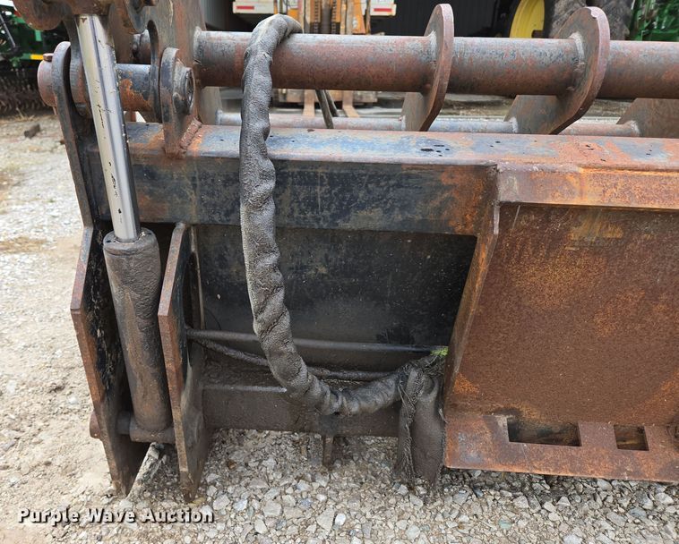 image for item DP6199 Skid steer grapple bucket