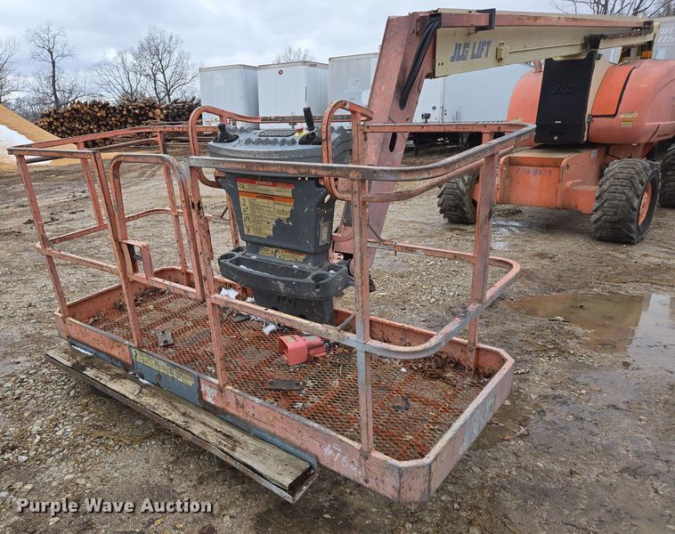 image for item DP6202 2000 JLG 800A boom lift