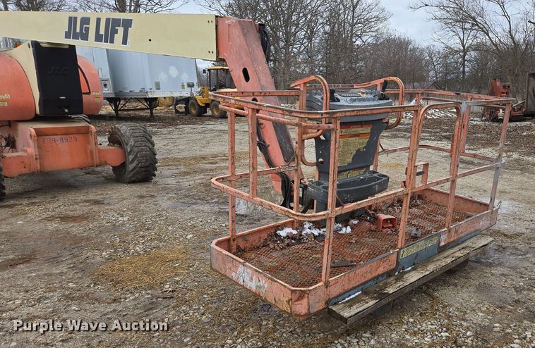 image for item DP6202 2000 JLG 800A boom lift
