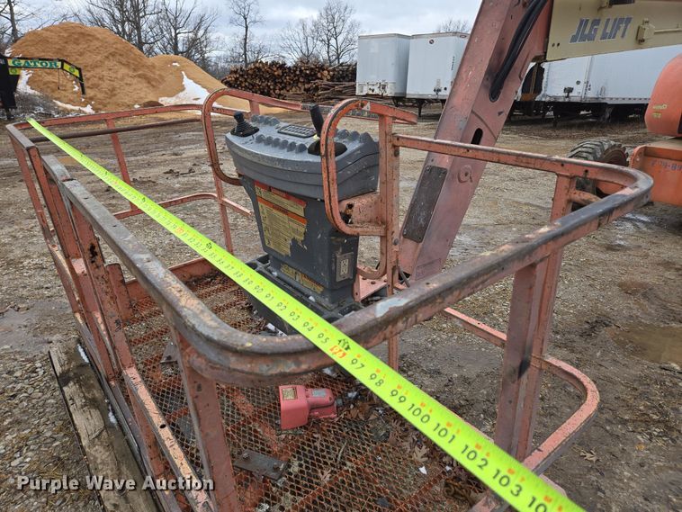 image for item DP6202 2000 JLG 800A boom lift