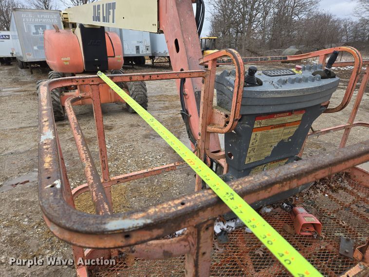 image for item DP6202 2000 JLG 800A boom lift