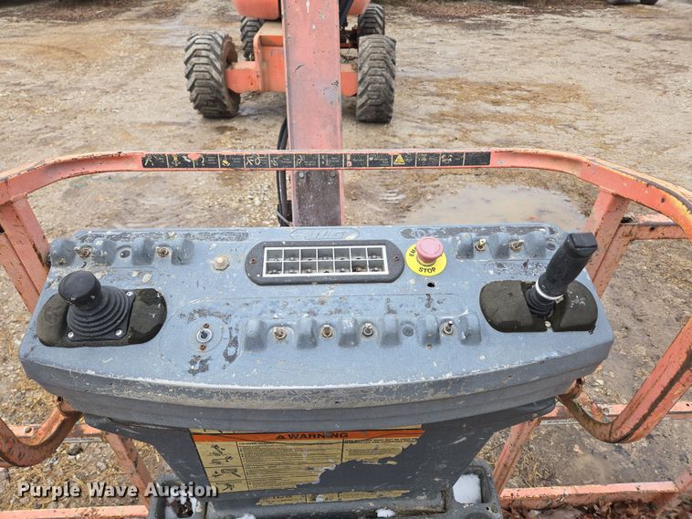 image for item DP6202 2000 JLG 800A boom lift